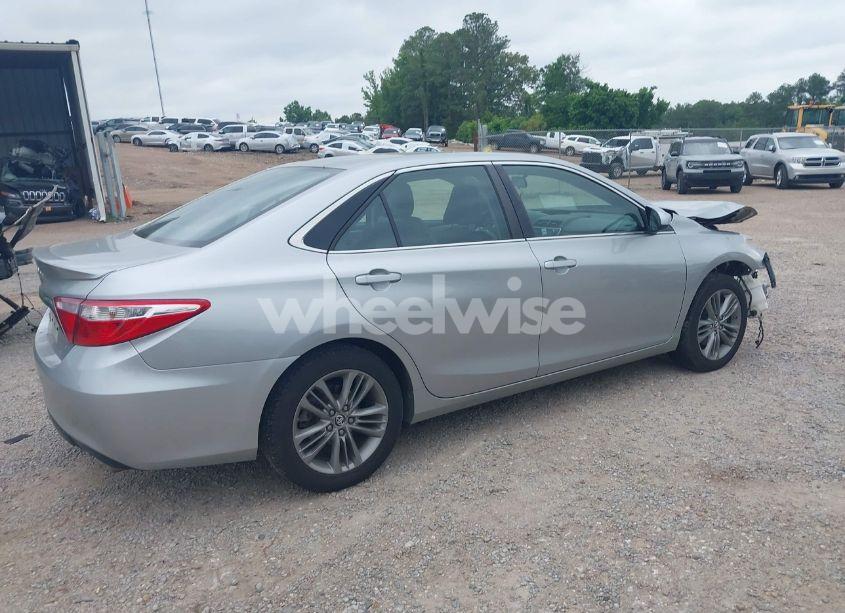 Photo 4 of 2015 Toyota Camry SE (VIN 4T1BF1FK7FU499592)
