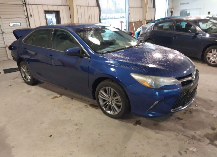 2015 Toyota Camry SE (VIN 4T1BF1FK7FU877586) main photo