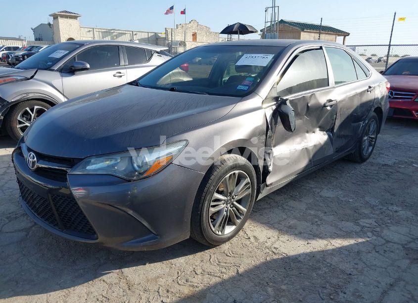 Photo 2 of 2015 Toyota Camry SE (VIN 4T1BF1FK7FU880178)
