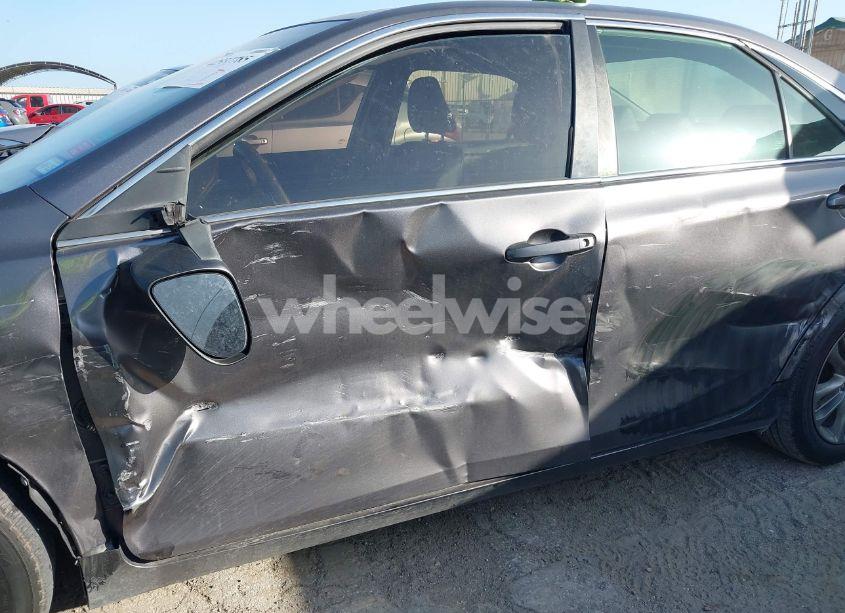 Photo 6 of 2015 Toyota Camry SE (VIN 4T1BF1FK7FU880178)