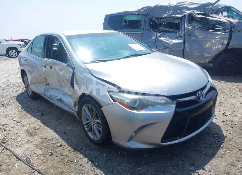 2015 Toyota Camry SE (VIN 4T1BF1FK7FU887518) main photo