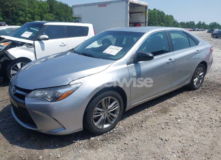 Photo 2 of 2015 Toyota Camry SE (VIN 4T1BF1FK7FU887518)