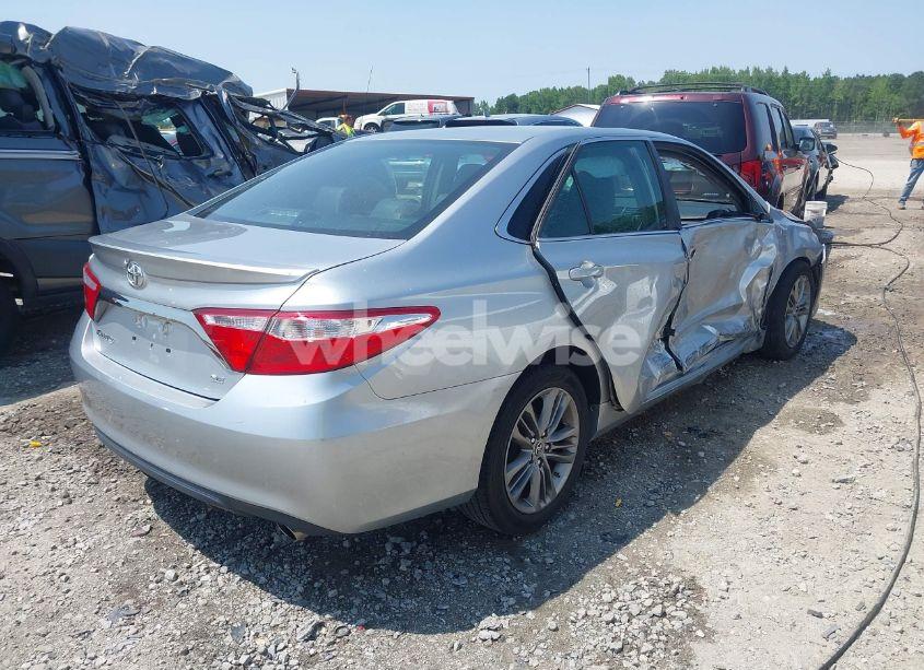 Photo 4 of 2015 Toyota Camry SE (VIN 4T1BF1FK7FU887518)