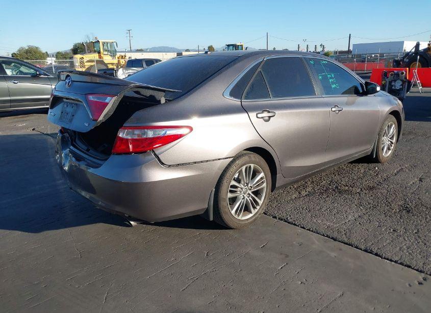 Photo 4 of 2015 Toyota Camry SE (VIN 4T1BF1FK7FU907377)