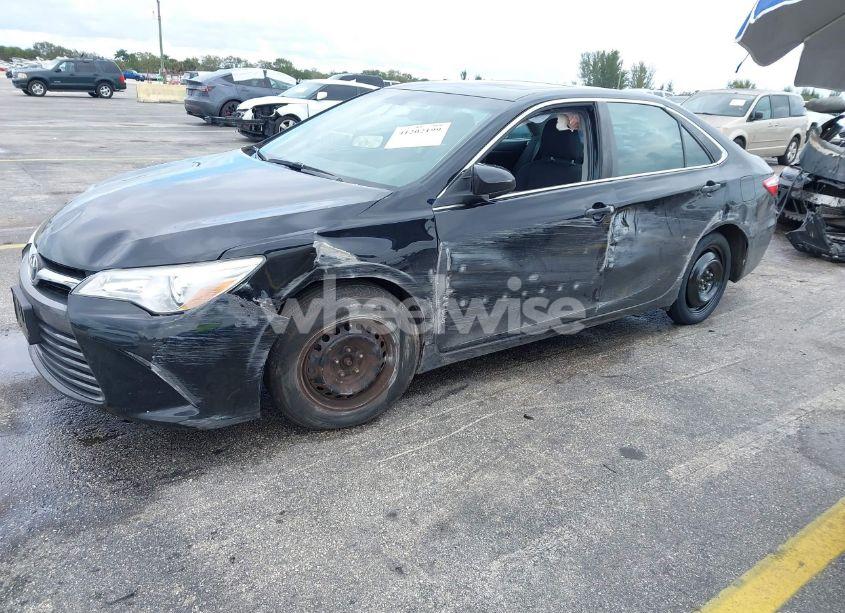 Photo 2 of 2015 Toyota Camry LE (VIN 4T1BF1FK7FU912711)
