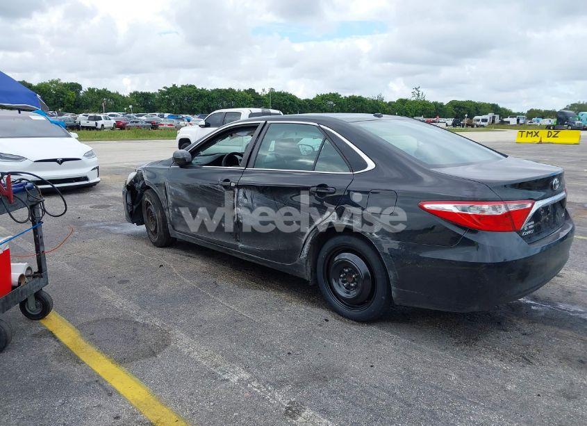 Photo 3 of 2015 Toyota Camry LE (VIN 4T1BF1FK7FU912711)