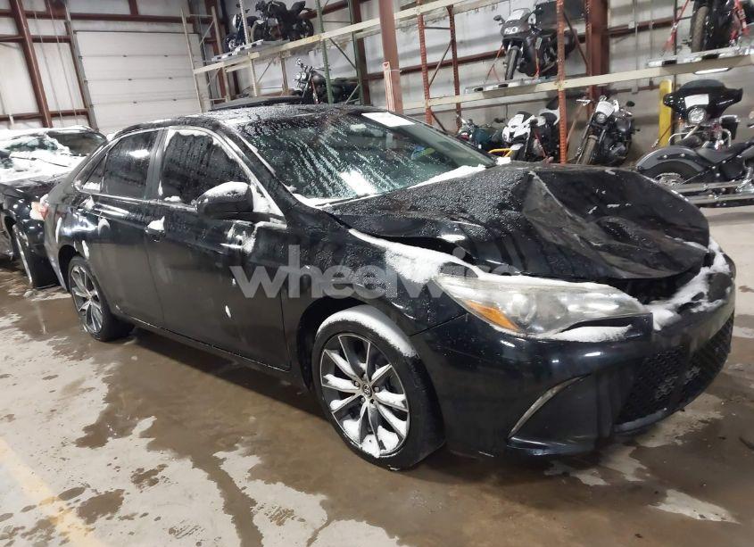 2015 Toyota Camry XSE (VIN 4T1BF1FK7FU927435) main photo