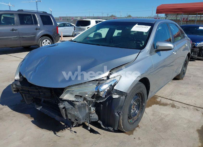 Photo 2 of 2015 Toyota Camry LE (VIN 4T1BF1FK7FU928973)