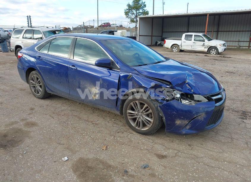 2015 Toyota Camry SE (VIN 4T1BF1FK7FU930870) main photo