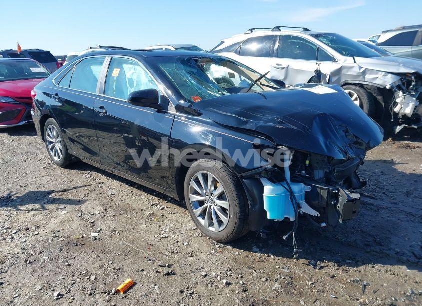 2015 Toyota Camry XLE (VIN 4T1BF1FK7FU941321) main photo