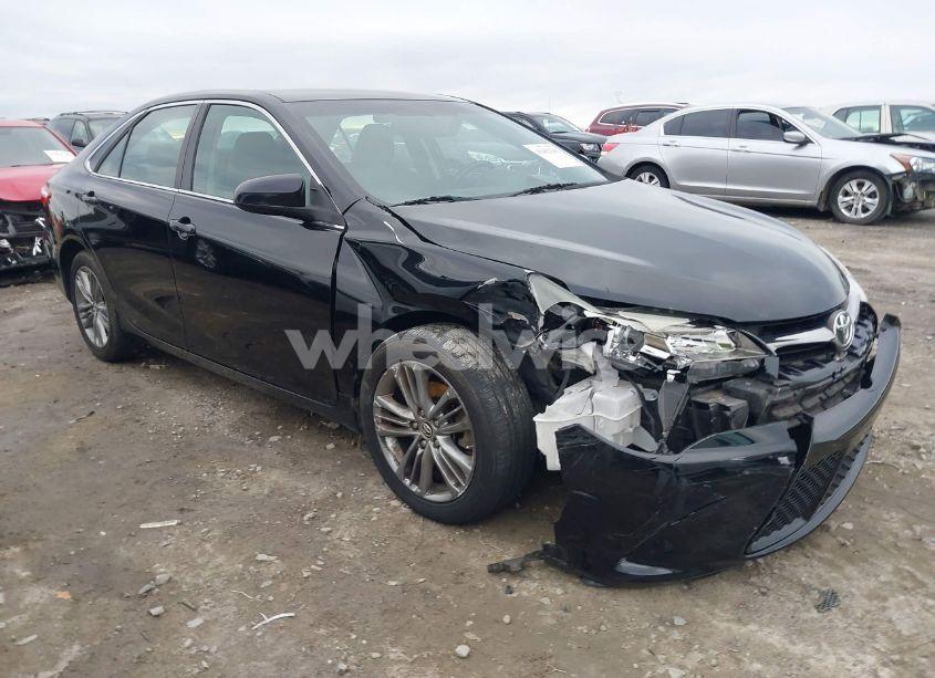 2015 Toyota Camry SE (VIN 4T1BF1FK7FU972892) main photo