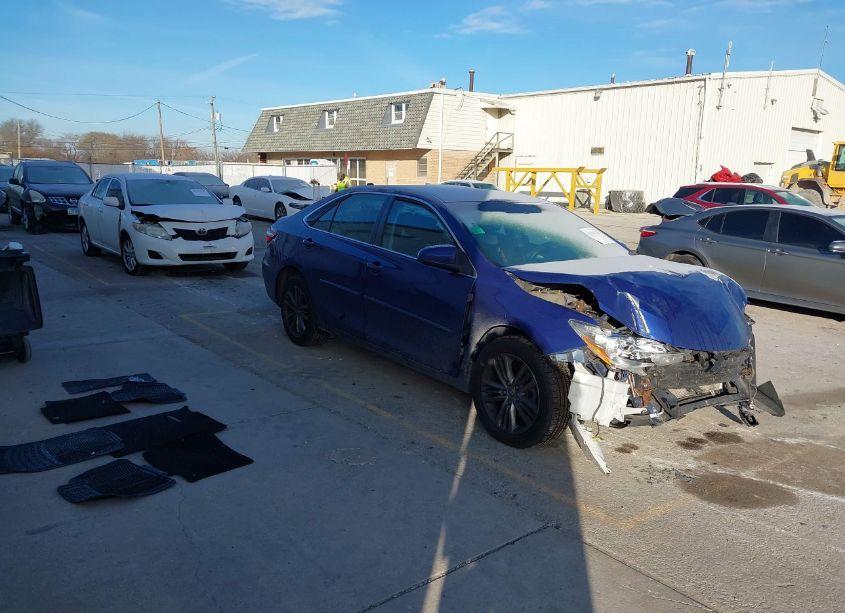 2015 Toyota Camry SE (VIN 4T1BF1FK7FU977736) main photo
