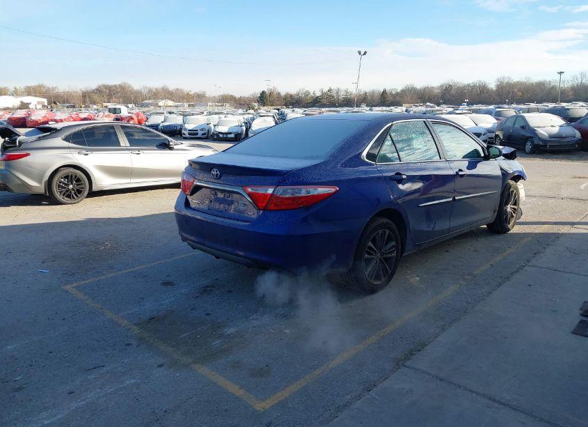 Photo 4 of 2015 Toyota Camry SE (VIN 4T1BF1FK7FU977736)