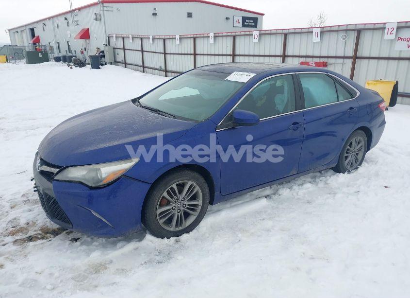 Photo 2 of 2015 Toyota Camry SE (VIN 4T1BF1FK7FU980104)