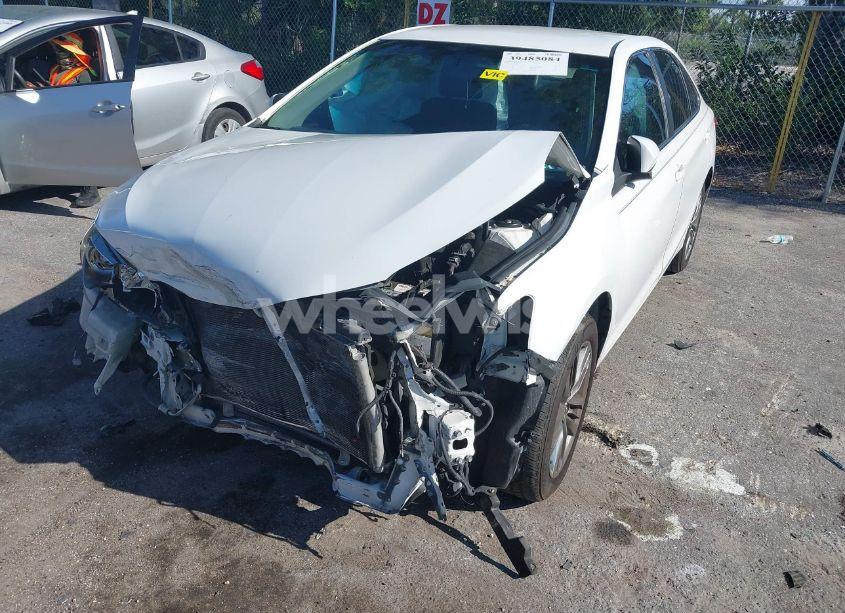 Photo 2 of 2015 Toyota Camry SE (VIN 4T1BF1FK7FU985951)