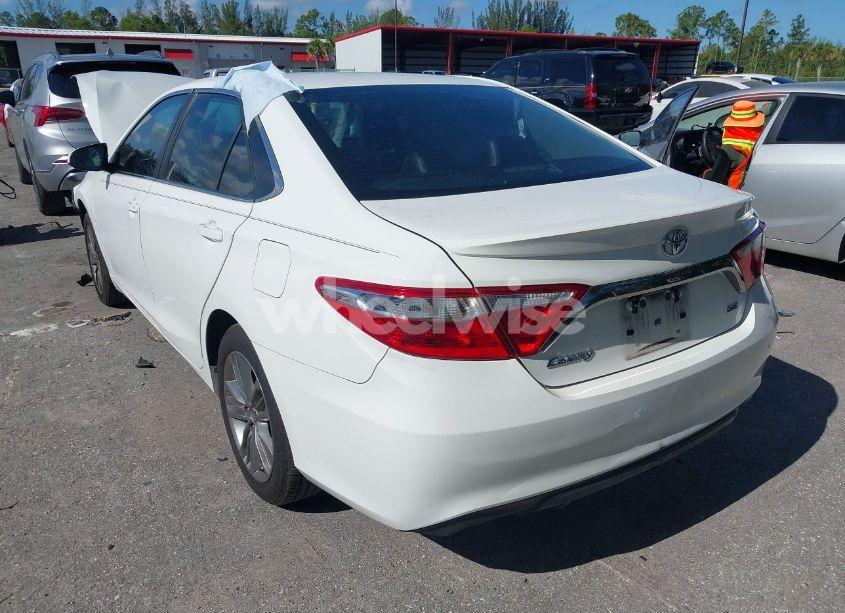 Photo 3 of 2015 Toyota Camry SE (VIN 4T1BF1FK7FU985951)