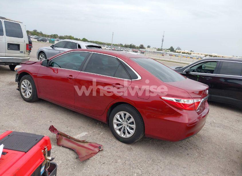 Photo 3 of 2015 Toyota Camry LE (VIN 4T1BF1FK7FU993743)