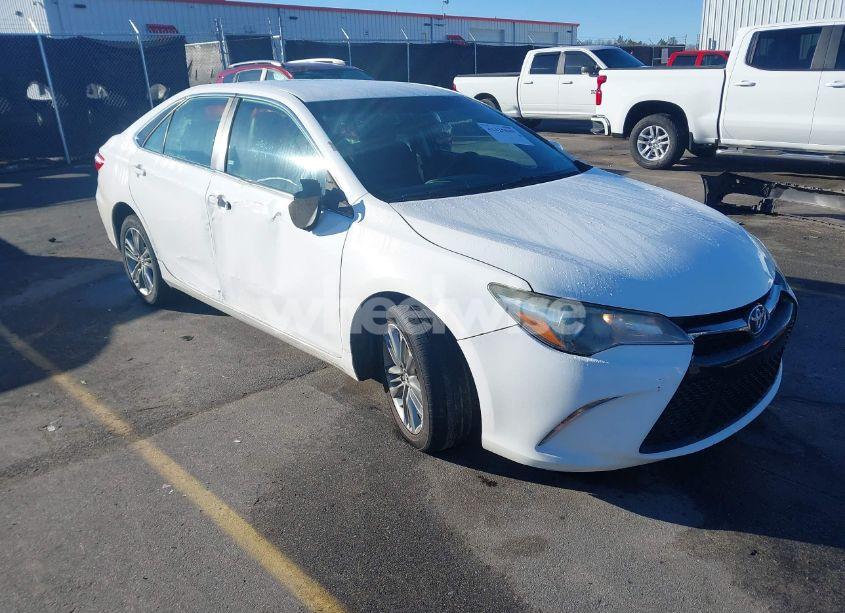 2016 Toyota Camry SE (VIN 4T1BF1FK7GU128935) main photo