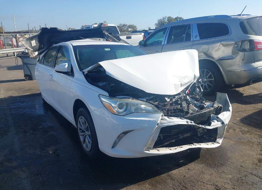 2016 Toyota Camry LE (VIN 4T1BF1FK7GU139871) main photo
