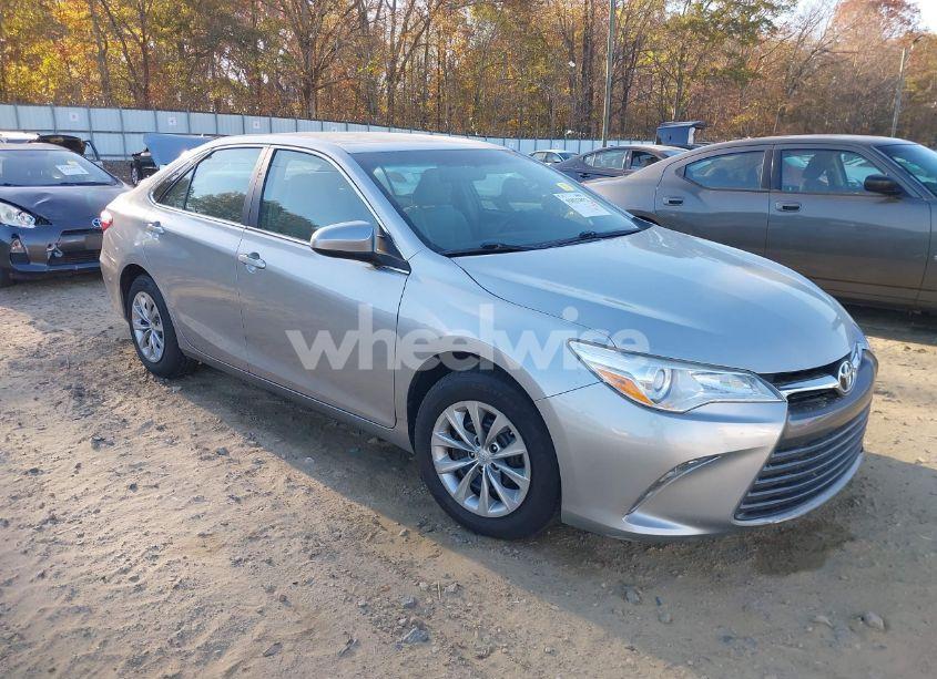 2016 Toyota Camry LE (VIN 4T1BF1FK7GU140325) main photo