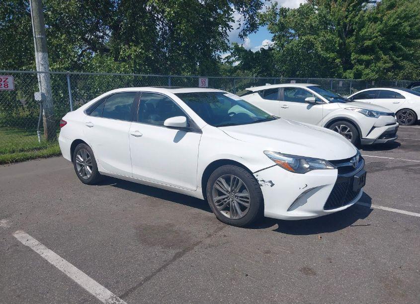2016 Toyota Camry SE (VIN 4T1BF1FK7GU151065) main photo