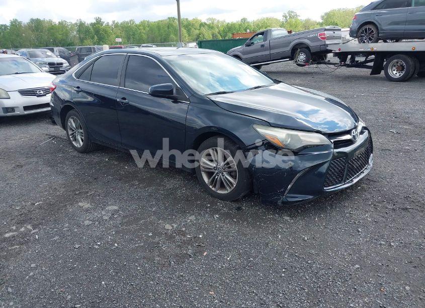 2016 Toyota Camry SE (VIN 4T1BF1FK7GU156962) main photo