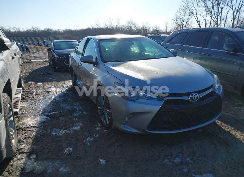 2016 Toyota Camry SE (VIN 4T1BF1FK7GU194823) main photo