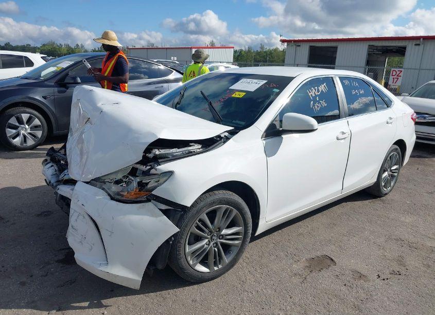 Photo 2 of 2016 Toyota Camry SE (VIN 4T1BF1FK7GU196426)