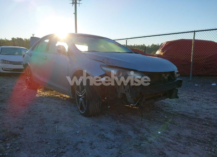 2016 Toyota Camry SE (VIN 4T1BF1FK7GU236195) main photo