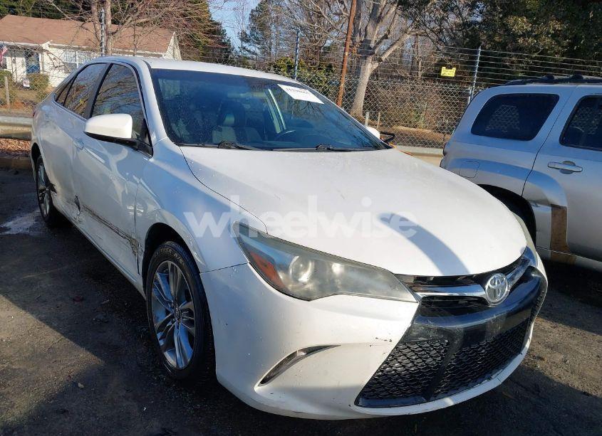 2016 Toyota Camry SE (VIN 4T1BF1FK7GU238030) main photo
