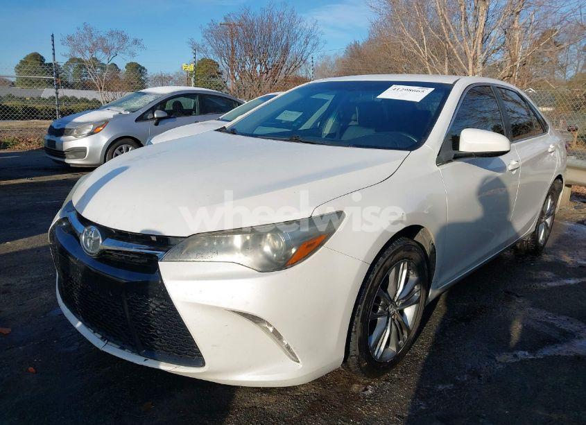Photo 2 of 2016 Toyota Camry SE (VIN 4T1BF1FK7GU238030)