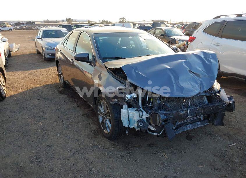 2016 Toyota Camry SE (VIN 4T1BF1FK7GU250033) main photo