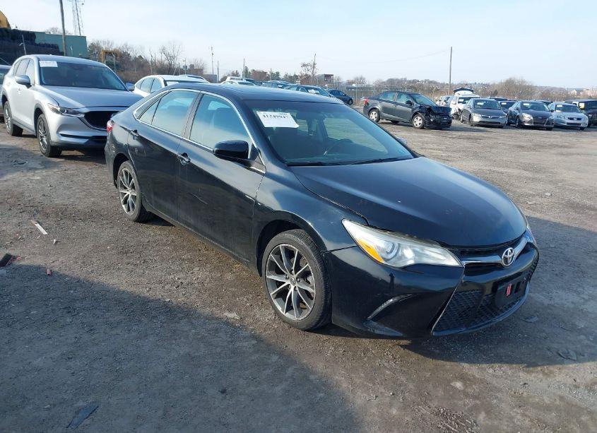 2016 Toyota Camry XSE (VIN 4T1BF1FK7GU504856) main photo