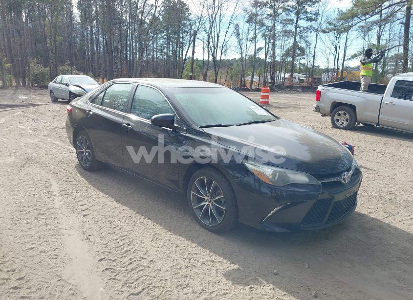 2016 Toyota Camry XSE (VIN 4T1BF1FK7GU515212) main photo