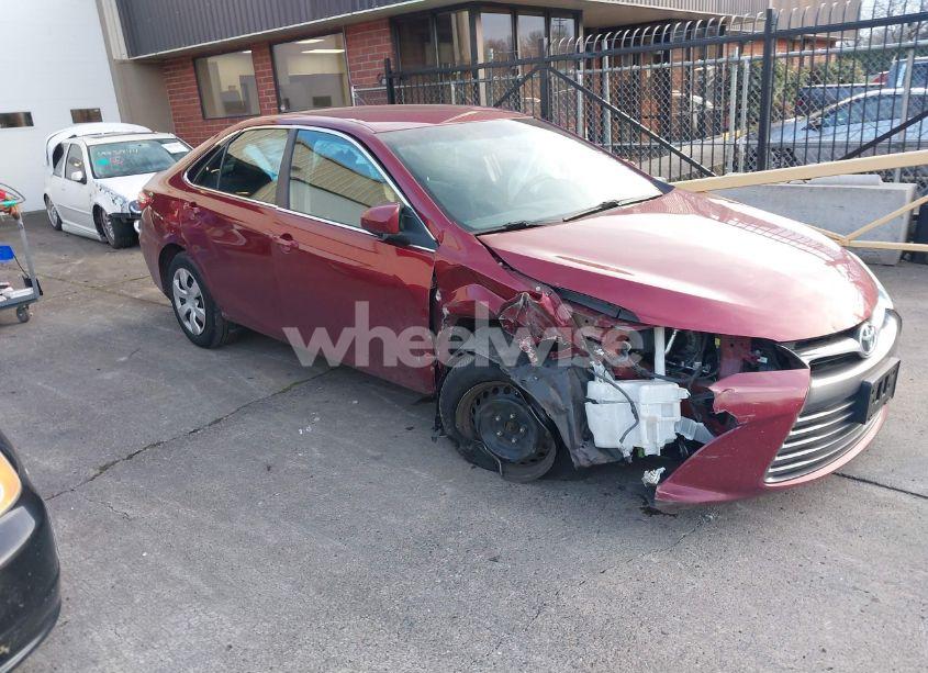 2016 Toyota Camry LE (VIN 4T1BF1FK7GU522502) main photo