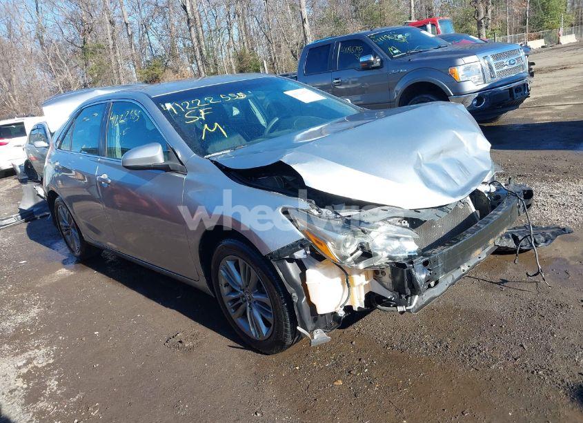 2016 Toyota Camry SE (VIN 4T1BF1FK7GU527022) main photo