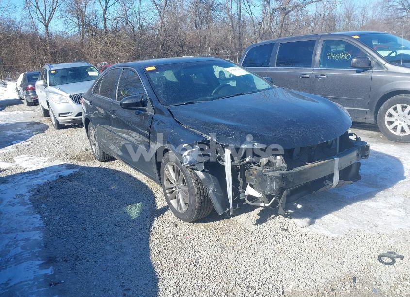 2016 Toyota Camry SE (VIN 4T1BF1FK7GU528798) main photo