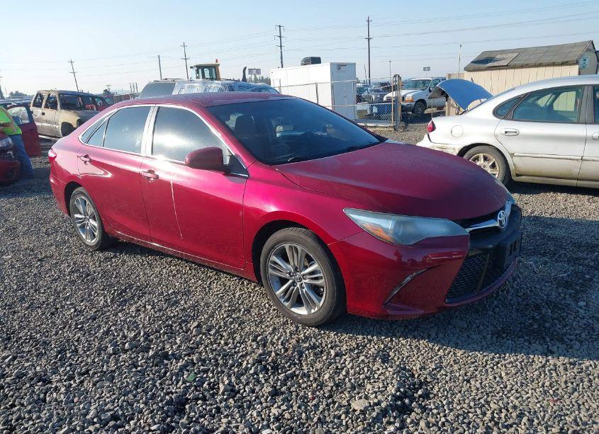 2016 Toyota Camry SE (VIN 4T1BF1FK7GU557122) main photo