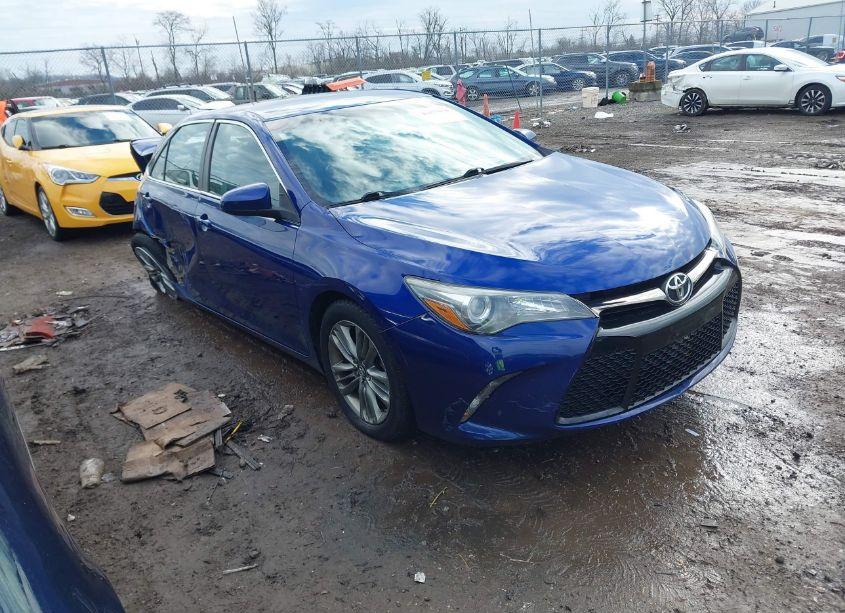 2016 Toyota Camry SE (VIN 4T1BF1FK7GU567536) main photo