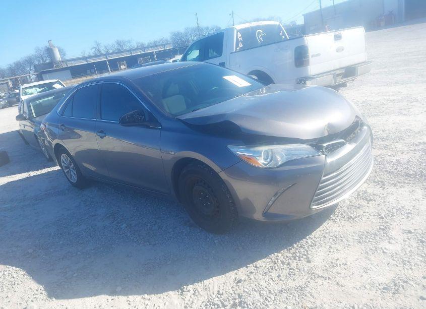 2016 Toyota Camry LE (VIN 4T1BF1FK7GU574020) main photo