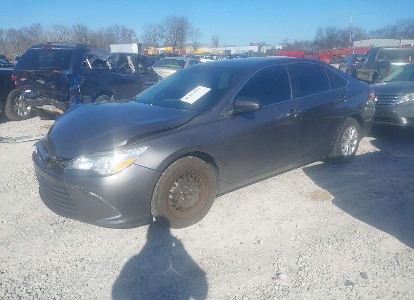 Photo 2 of 2016 Toyota Camry LE (VIN 4T1BF1FK7GU574020)