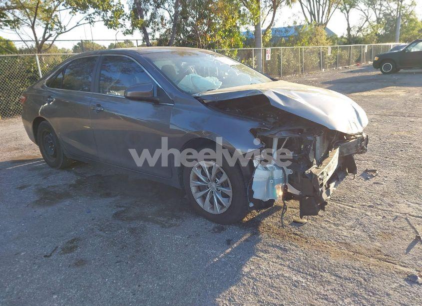 2016 Toyota Camry LE (VIN 4T1BF1FK7GU593957) main photo