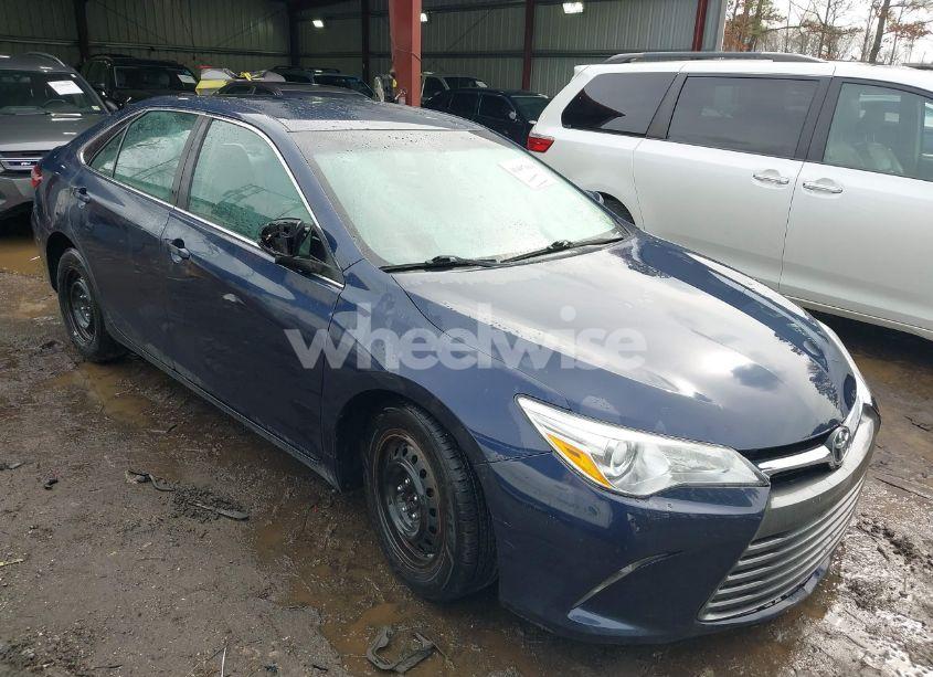 2016 Toyota Camry LE (VIN 4T1BF1FK7GU601782) main photo