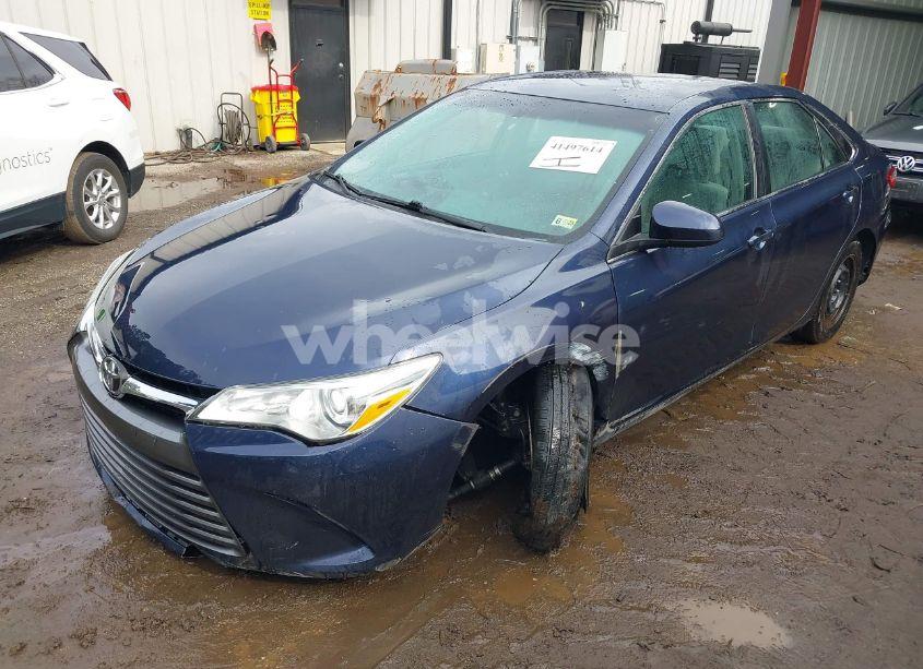 Photo 2 of 2016 Toyota Camry LE (VIN 4T1BF1FK7GU601782)