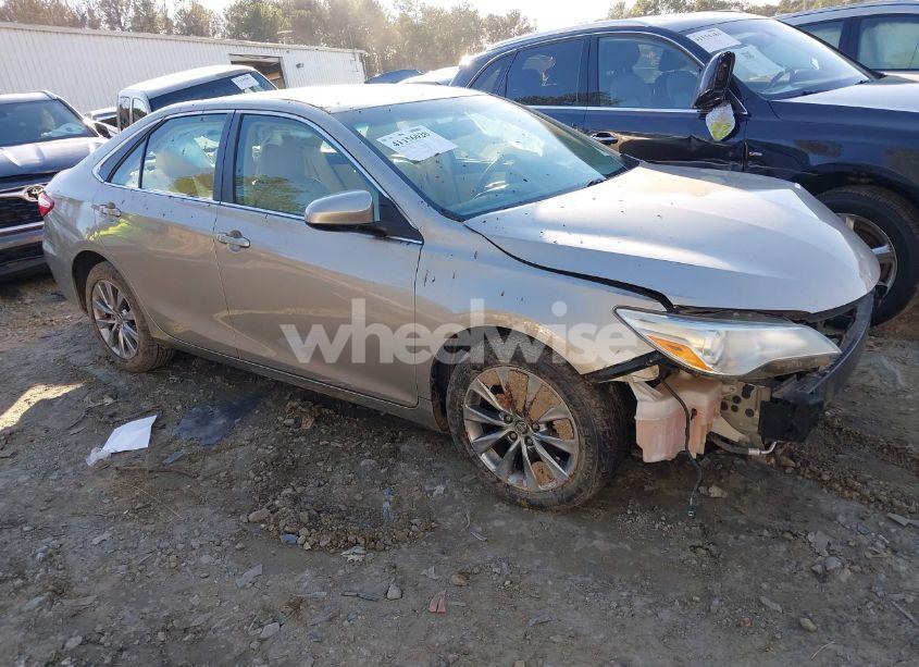 2016 Toyota Camry XLE (VIN 4T1BF1FK7GU604083) main photo