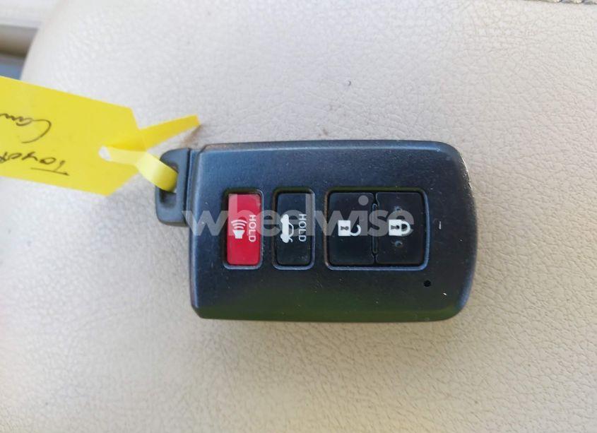 Photo 11 of 2016 Toyota Camry XLE (VIN 4T1BF1FK7GU604083)