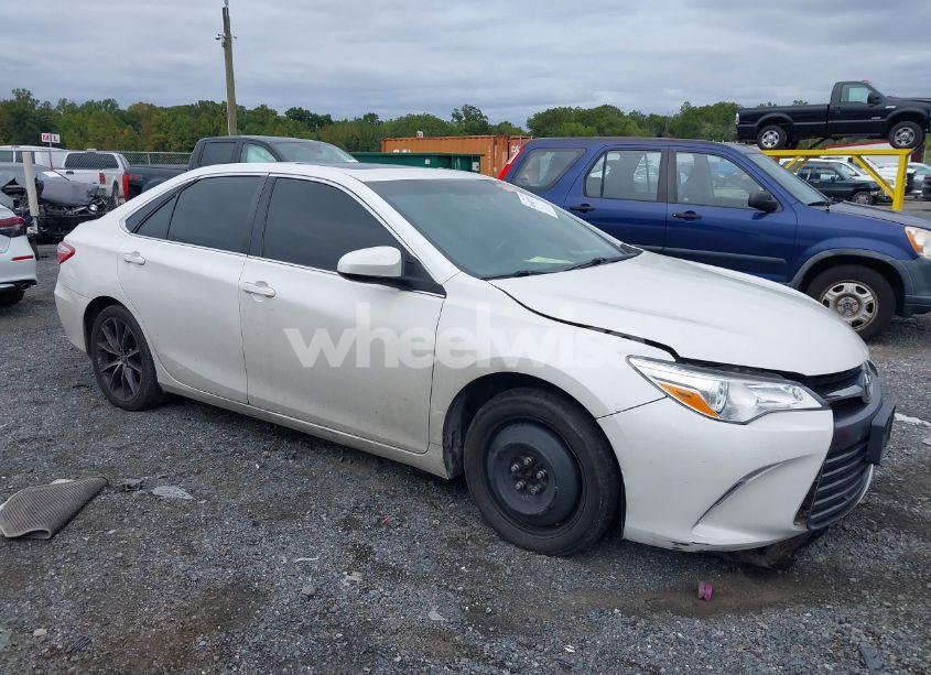 2016 Toyota Camry XSE (VIN 4T1BF1FK7GU614595) main photo