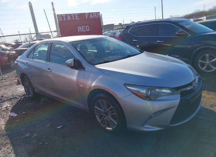 2017 Toyota Camry SE (VIN 4T1BF1FK7HU271983) main photo