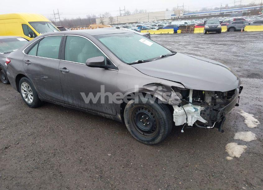 2017 Toyota Camry LE (VIN 4T1BF1FK7HU296429) main photo