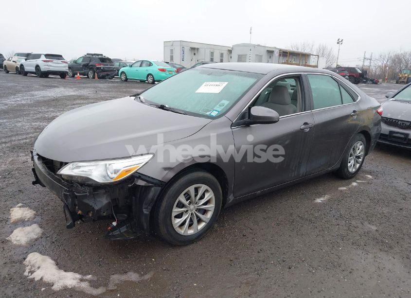 Photo 2 of 2017 Toyota Camry LE (VIN 4T1BF1FK7HU296429)